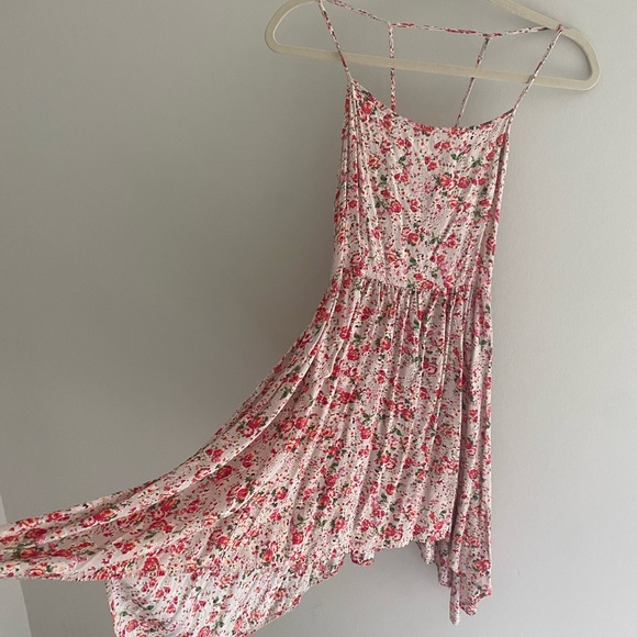 ✨En Cremé floral spaghetti strap dress✨ - Picture 2 of 11